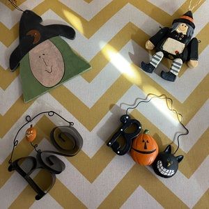 4 Halloween ornaments